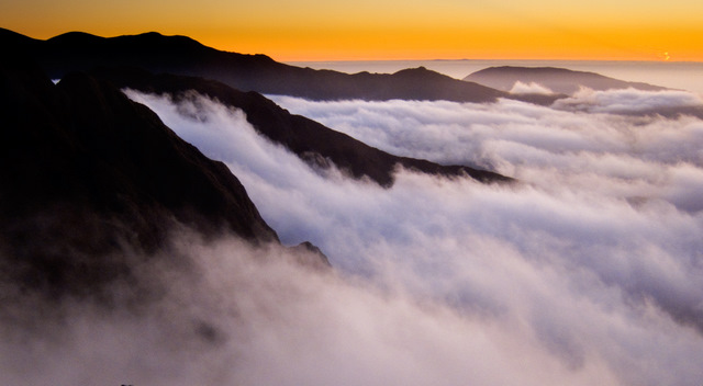 Photo: mountains, early morning cloud below