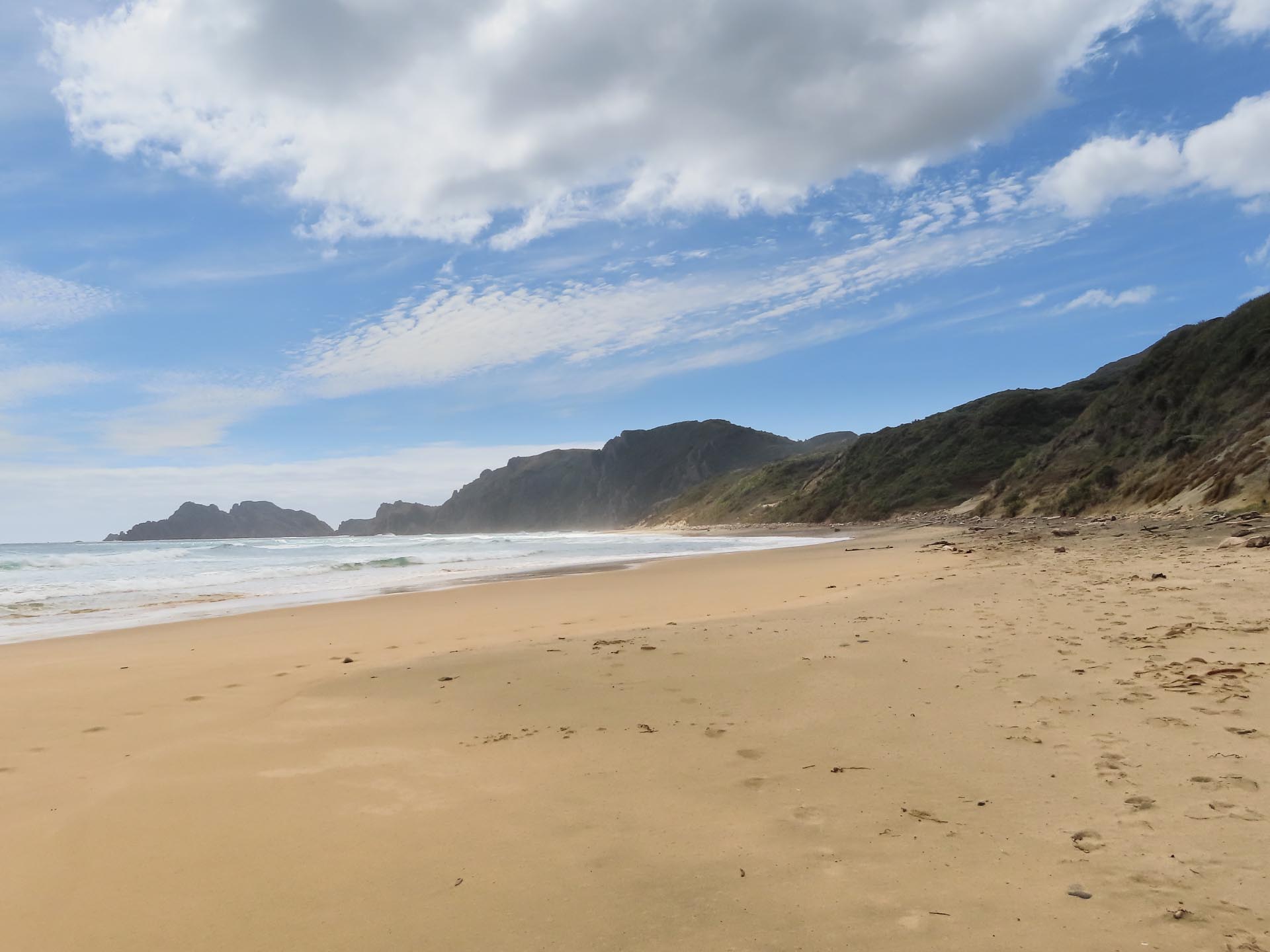 Wide sandy beach at Ruggedy Beach