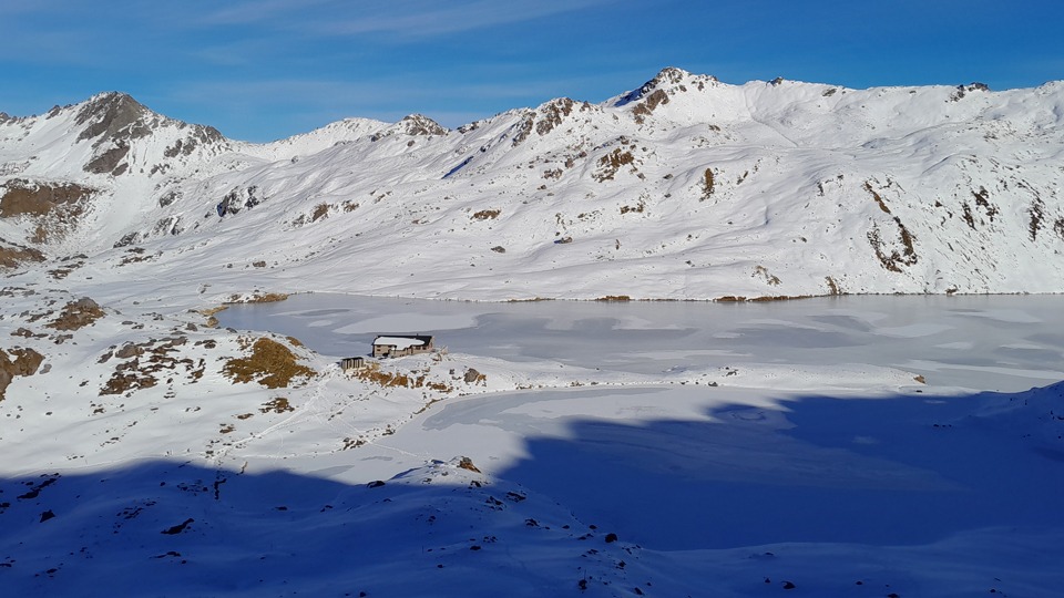 Angelus Hut and frozen Lake Angelus, Nelson Lakes National Park