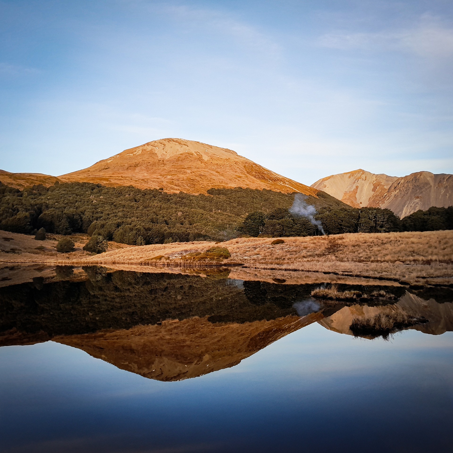 Mt Bruce reflected in Lagoon Saddle tarn